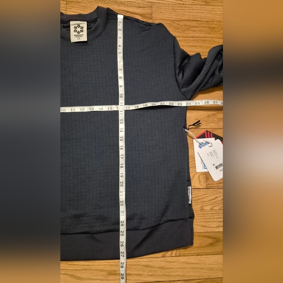 Obermeyer Men's S Navy Blue Explorer Tech Crew Neck Sweatshirt NWT - Picture 10 of 10